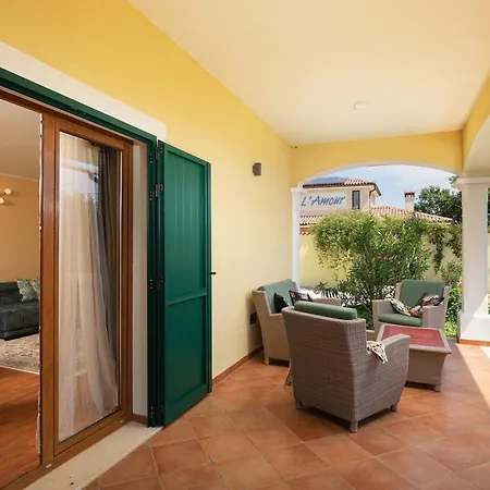 4-bedroom With Private Pool In
