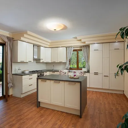 4-bedroom With Private Pool In *