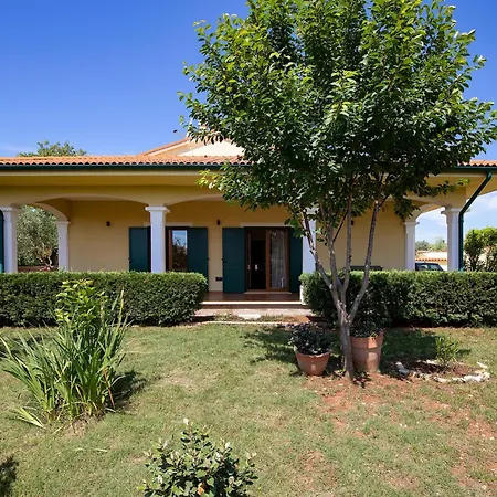 4-bedroom With Private Pool In Villa *