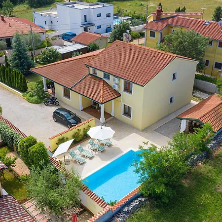 빌라 4-bedroom With Private Pool In *